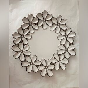 VERDICI DESIGN Elegant Floral Dishes, Set of 3 Plates, White and Silver Colour